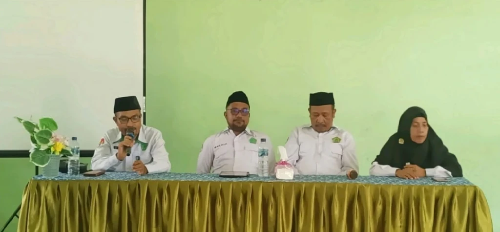 Kemenag Maluku Tengah Berikan Pembinaan Disiplin ASN dan PPPK di MTsN 6 Mal-teng