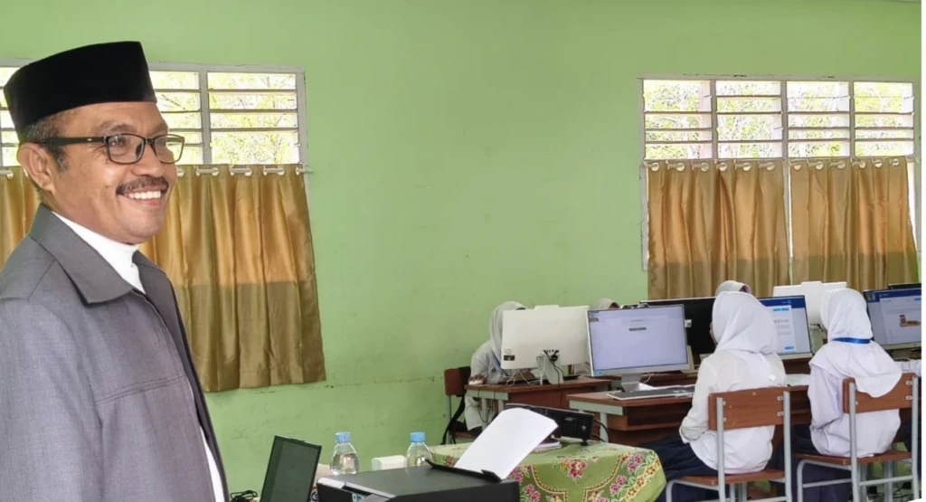 Monitoring TKA di MTsN 6 Maluku Tengah, 60 Siswa Ikuti Ujian dengan Antusias
