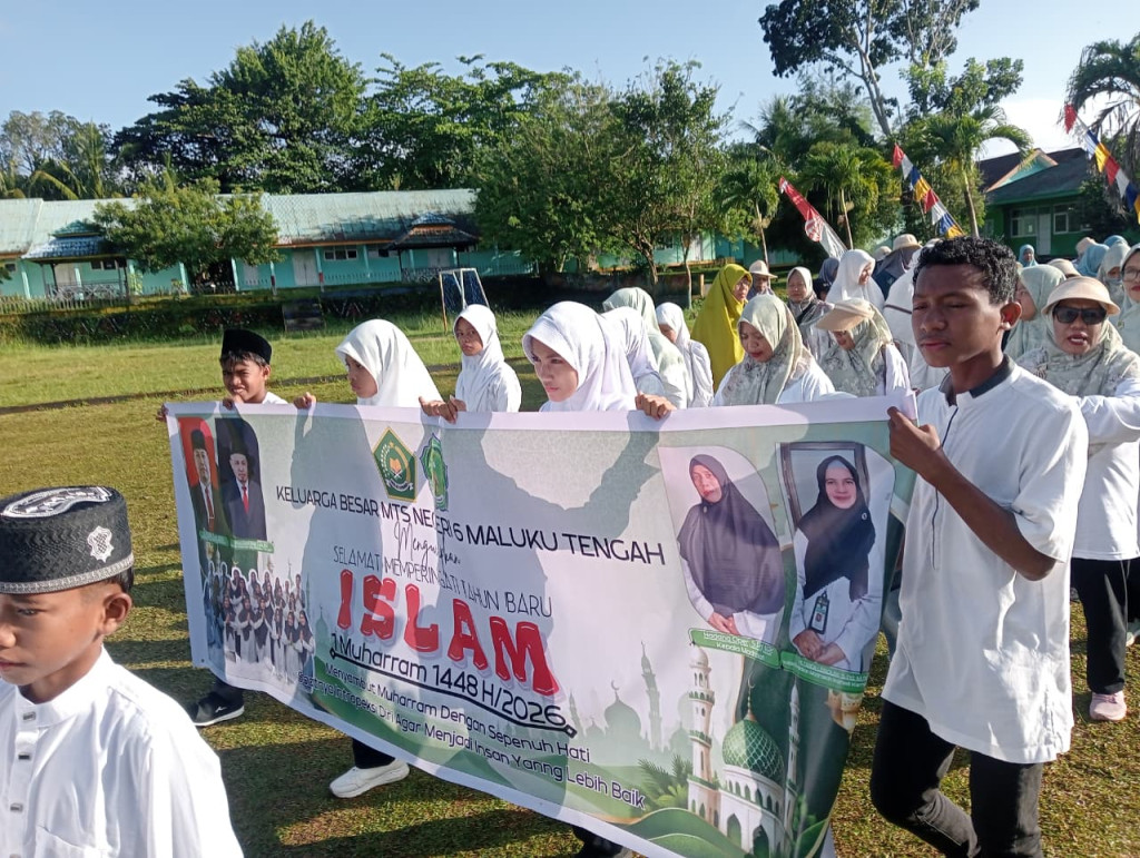MTsN 6 Maluku Tengah Ikut Pawai Ta’aruf Meriahkan Peringatan 1 Muharam, Wujud Syiar Islam dan Kebersamaan Umat*