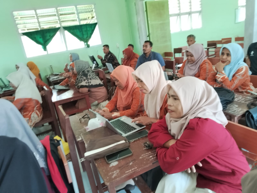 MTsN 6 Maluku Tengah Gelar Bimbingan Teknis Pengelolaan Website Madrasah dan Pelayanan Publik Berbasis Digital