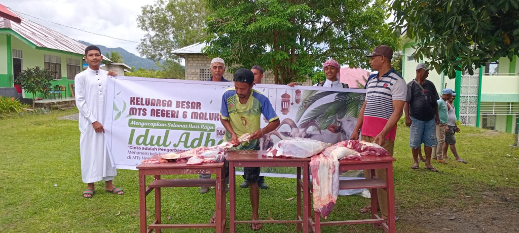 MTsN 6 Maluku Tengah Laksanakan Penyembelihan Hewan Qurban, Wujud Kepedulian dan Semangat Berbagi
