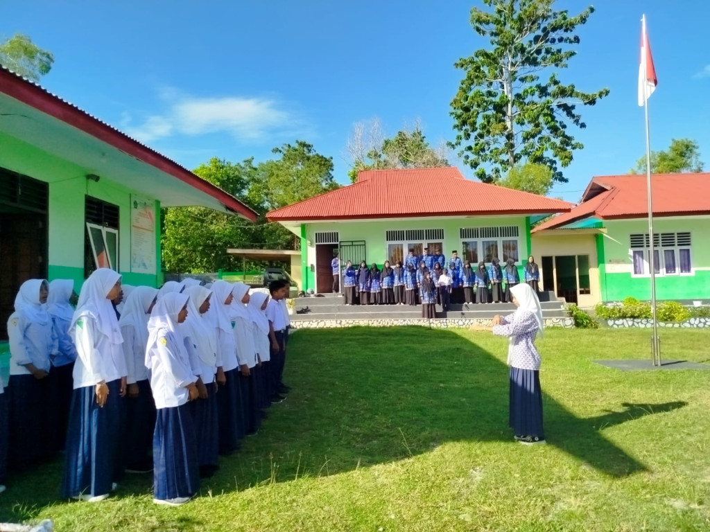 MTsN 6 Maluku Tengah Laksanakan Upacara Peringatan Hari Lahir Pancasila 1 Juni 2026