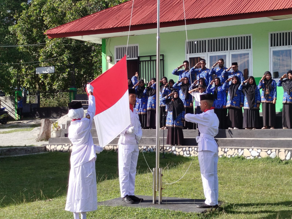 MTsN 6 Maluku Tengah Laksanakan Upacara Peringatan Hari Kebangkitan Nasional 2026